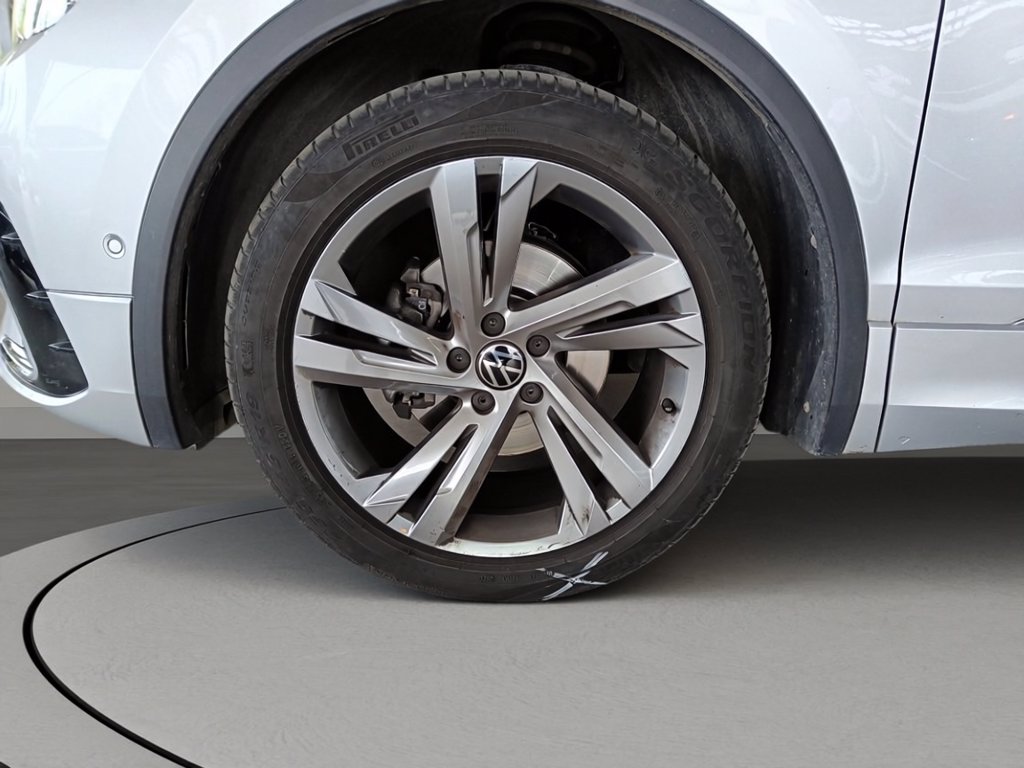 https://cdn-sm.caraffinity.it/images/vehicles/4686121/6/large