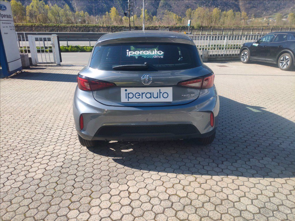 https://cdn-sm.caraffinity.it/images/vehicles/4686839/5/large