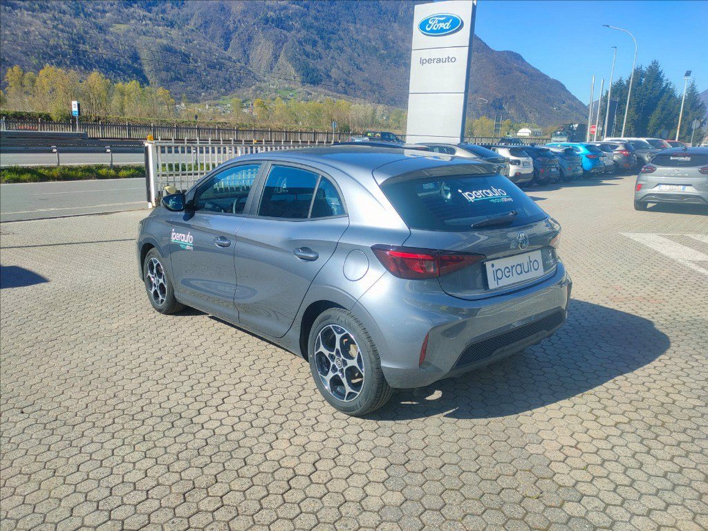 https://cdn-sm.caraffinity.it/images/vehicles/4686839/6/large
