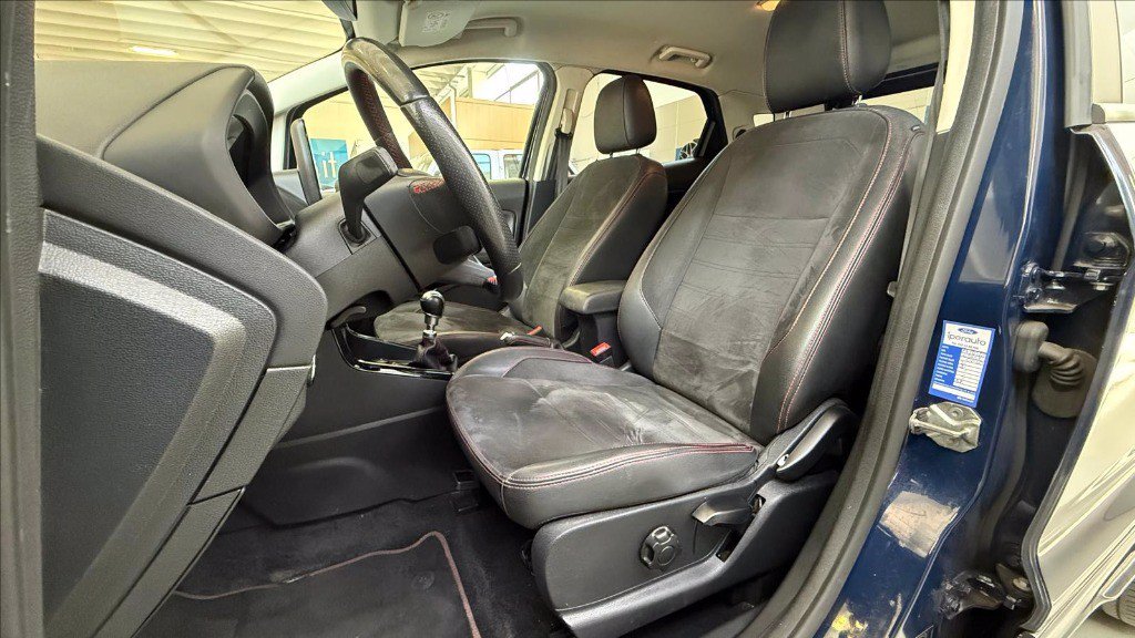 https://cdn-sm.caraffinity.it/images/vehicles/4687243/8/large