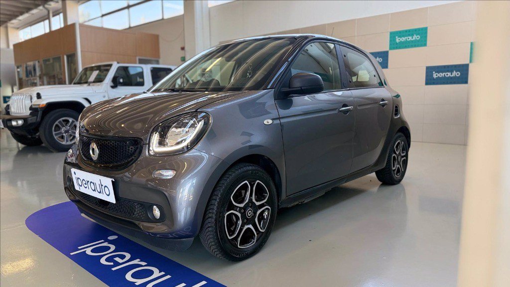 https://cdn-sm.caraffinity.it/images/vehicles/4687275/2/large