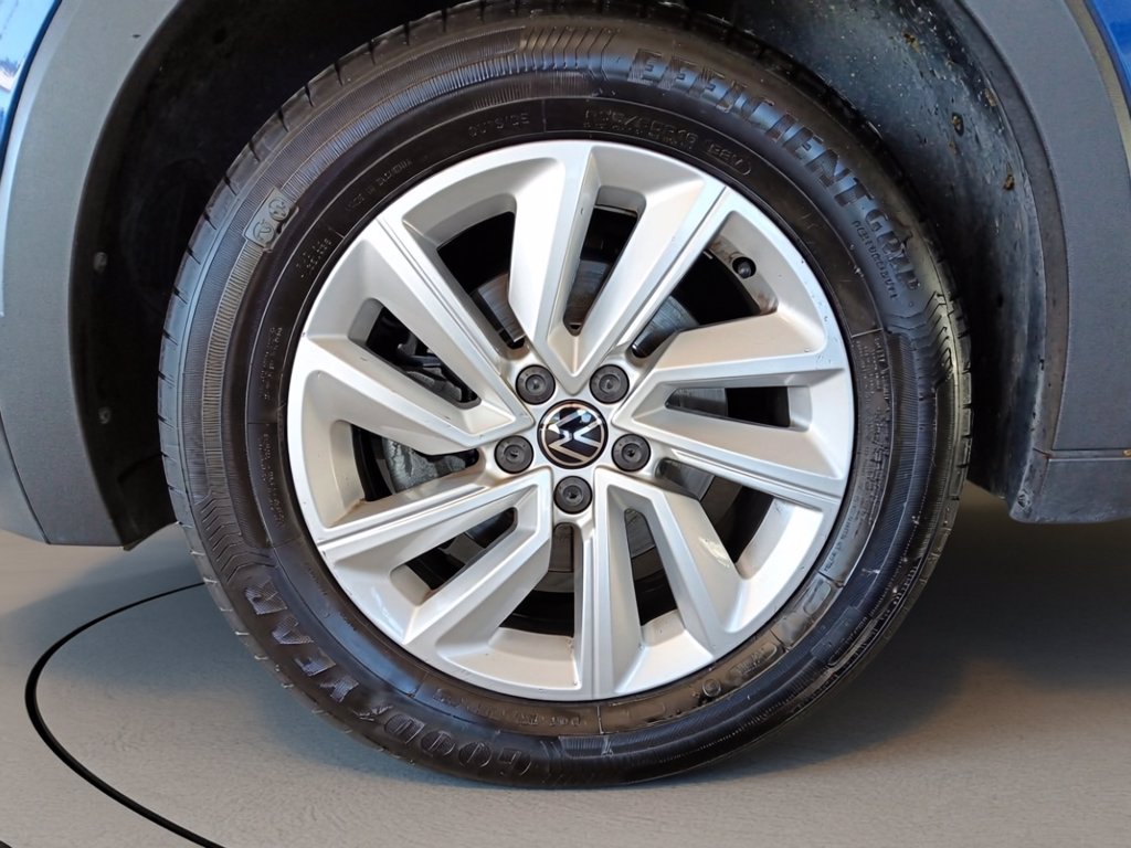 https://cdn-sm.caraffinity.it/images/vehicles/4687422/6/large