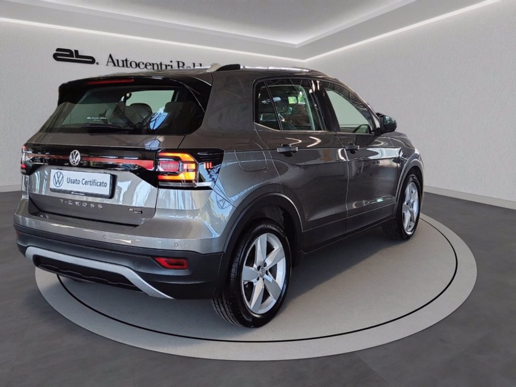https://cdn-sm.caraffinity.it/images/vehicles/4687423/3/large