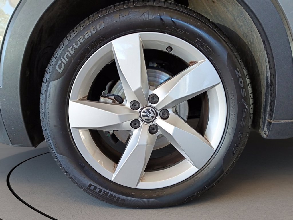 https://cdn-sm.caraffinity.it/images/vehicles/4687423/6/large