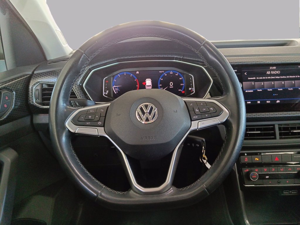 https://cdn-sm.caraffinity.it/images/vehicles/4687423/8/large