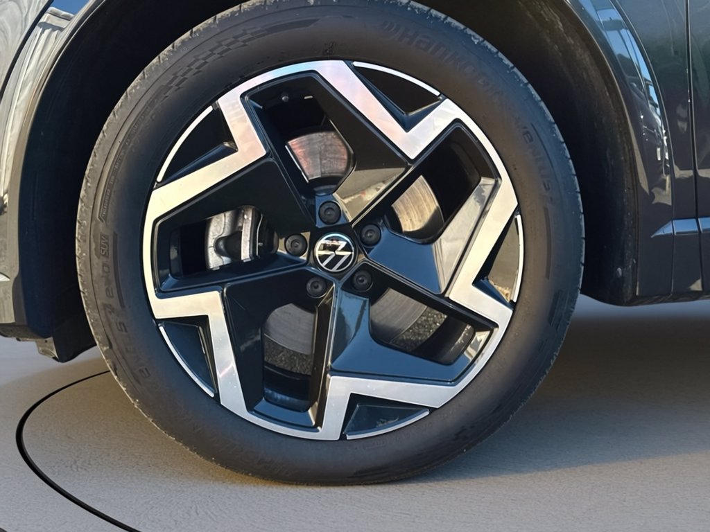 https://cdn-sm.caraffinity.it/images/vehicles/4687424/6/large