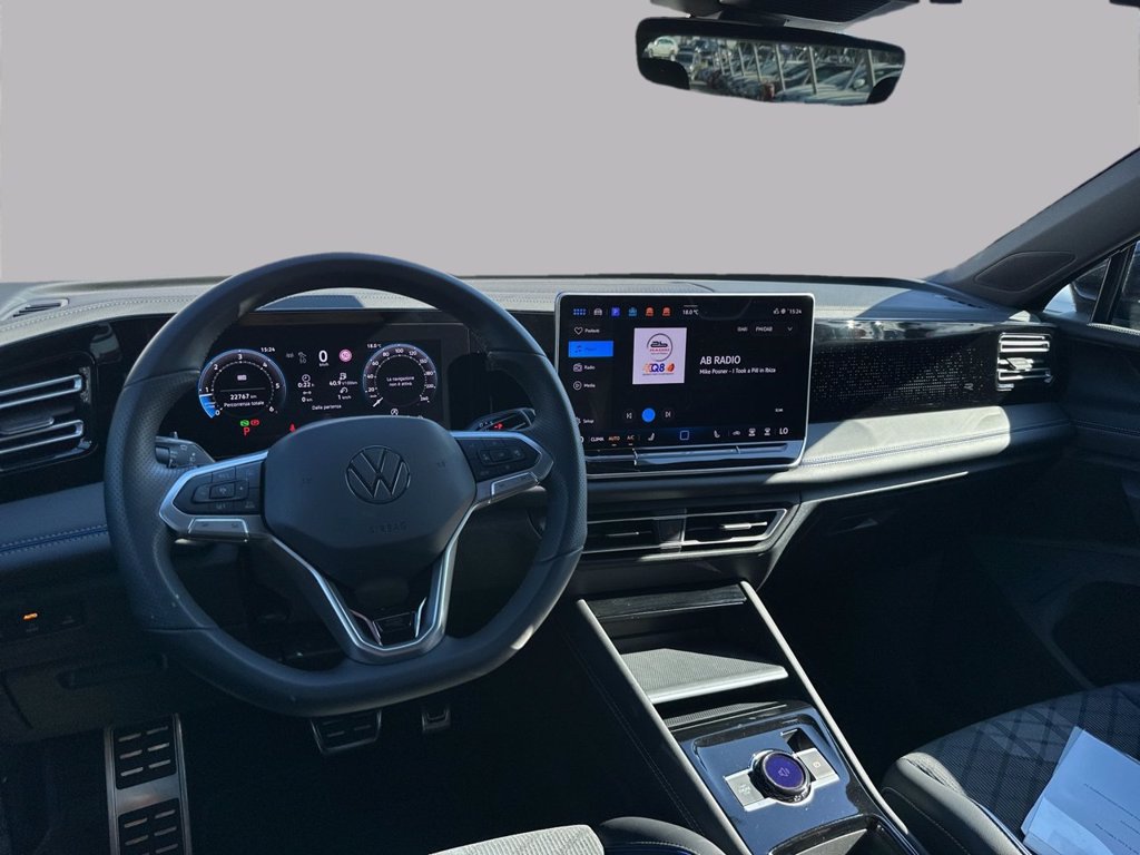 https://cdn-sm.caraffinity.it/images/vehicles/4687424/7/large