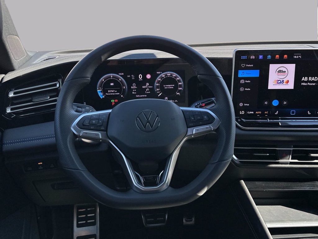 https://cdn-sm.caraffinity.it/images/vehicles/4687424/8/large