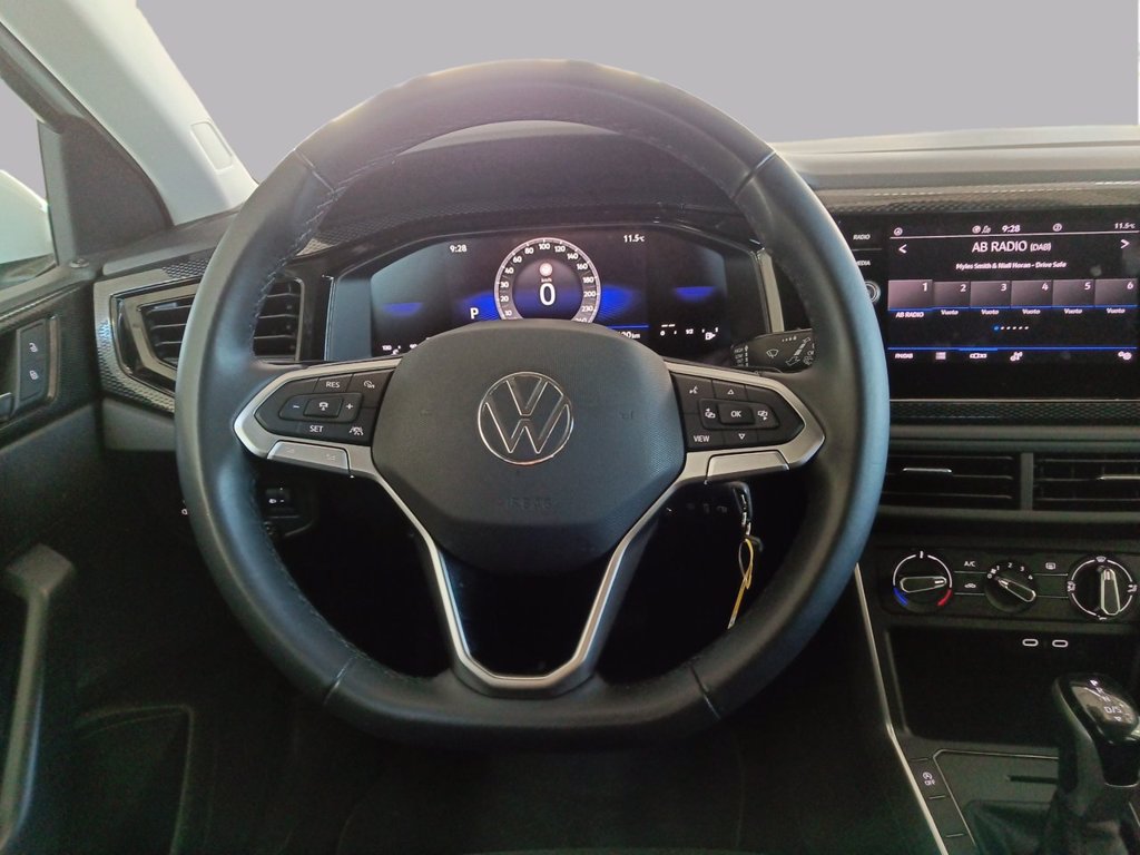 https://cdn-sm.caraffinity.it/images/vehicles/4687426/8/large