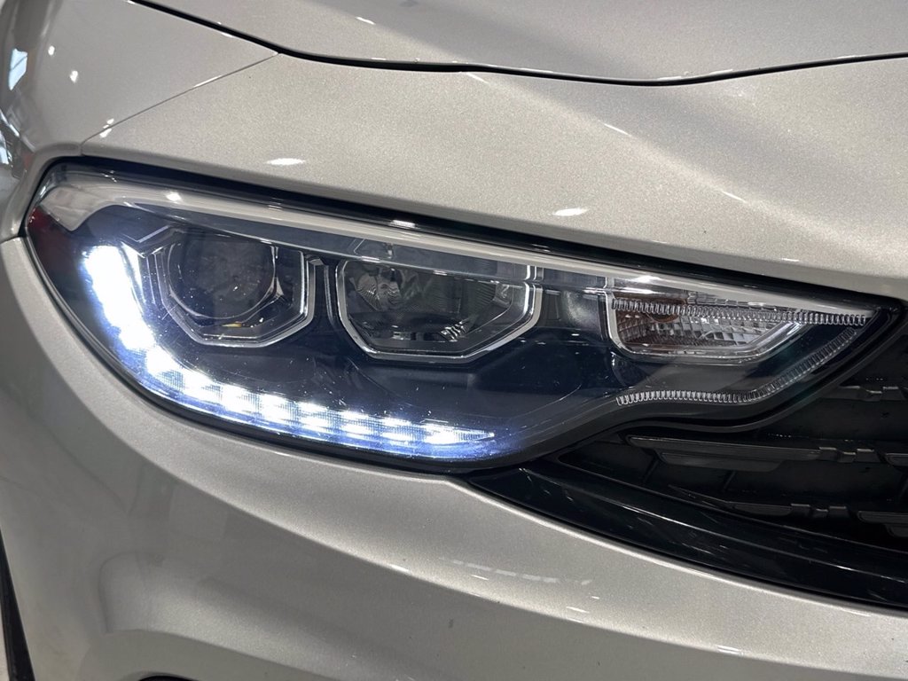 https://cdn-sm.caraffinity.it/images/vehicles/4689747/5/large