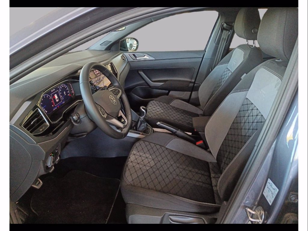 https://cdn-sm.caraffinity.it/images/vehicles/4689993/8/large