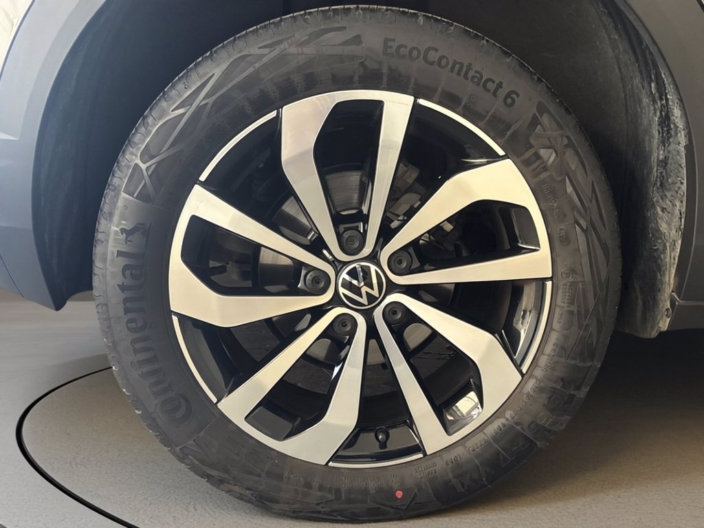 https://cdn-sm.caraffinity.it/images/vehicles/4691361/6/large
