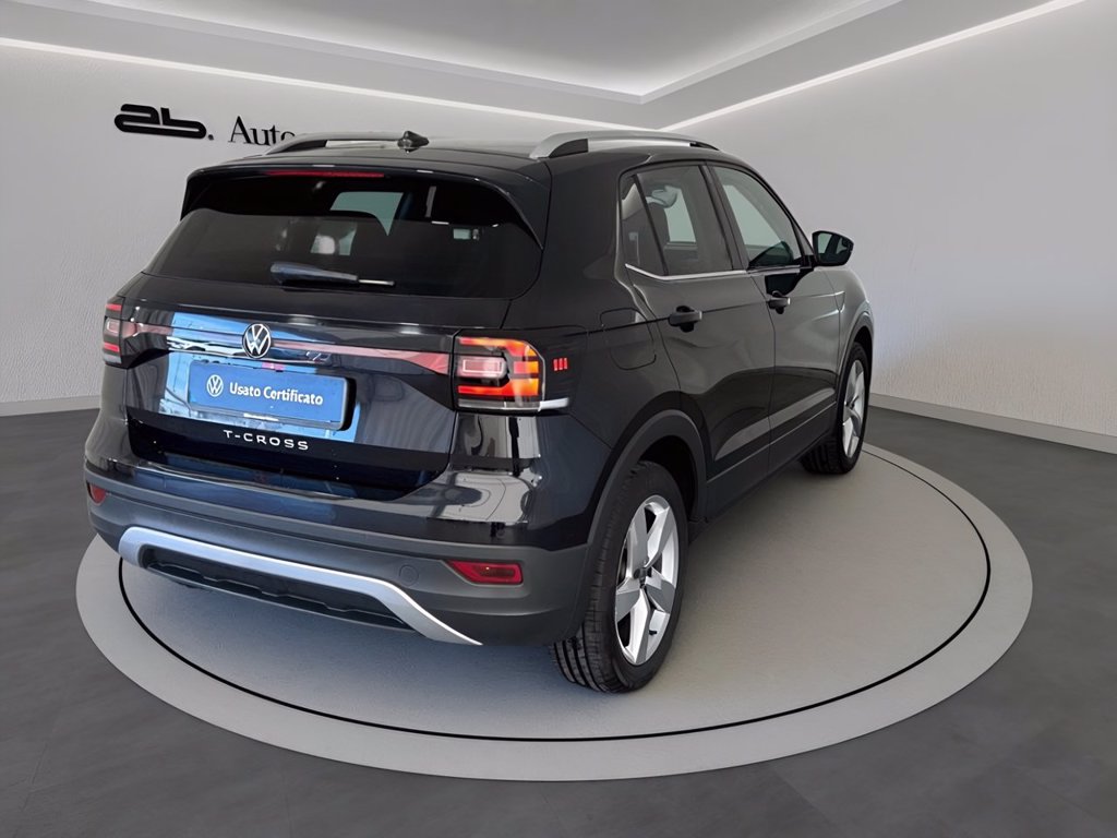 https://cdn-sm.caraffinity.it/images/vehicles/4691365/3/large