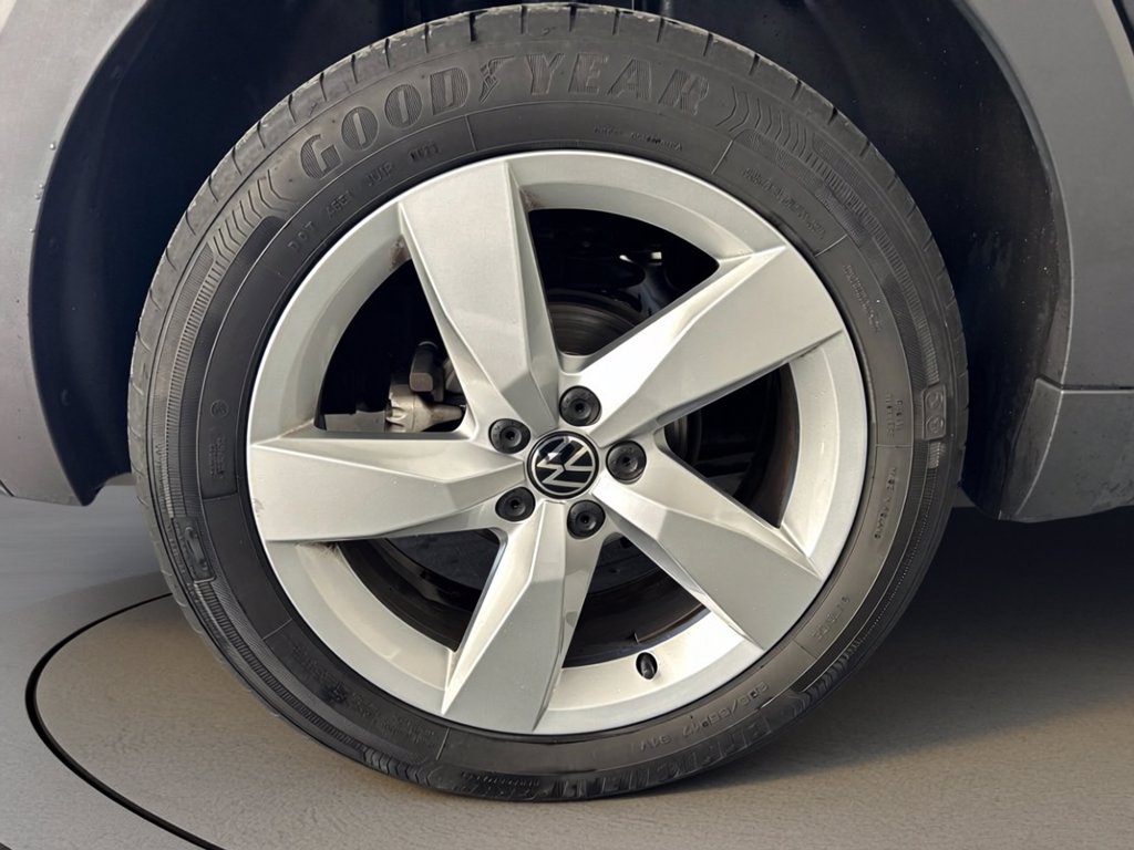 https://cdn-sm.caraffinity.it/images/vehicles/4691365/6/large