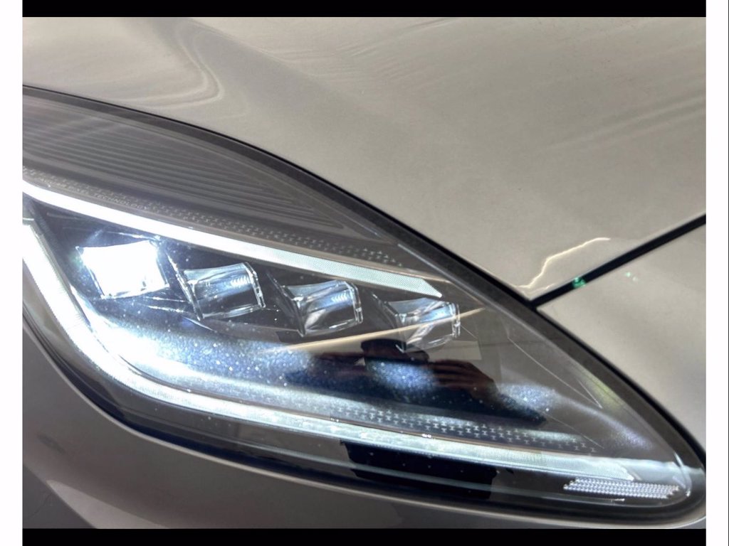 https://cdn-sm.caraffinity.it/images/vehicles/4691370/5/large