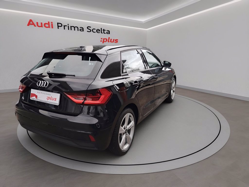 https://cdn-sm.caraffinity.it/images/vehicles/4692116/3/large