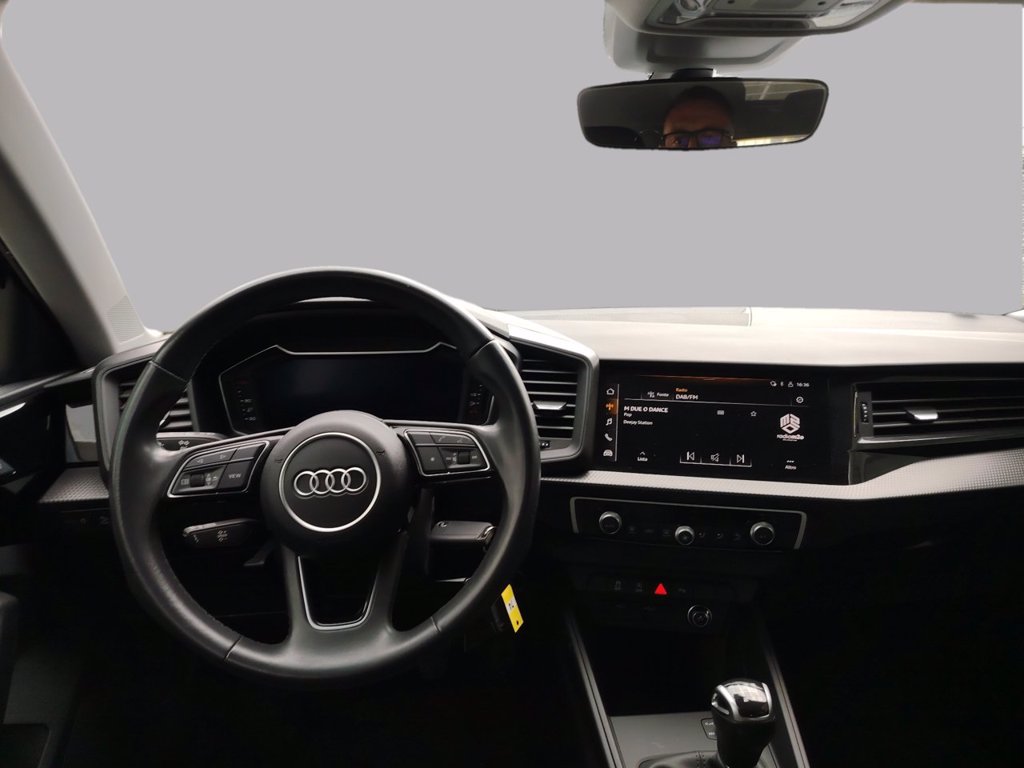 https://cdn-sm.caraffinity.it/images/vehicles/4692116/7/large