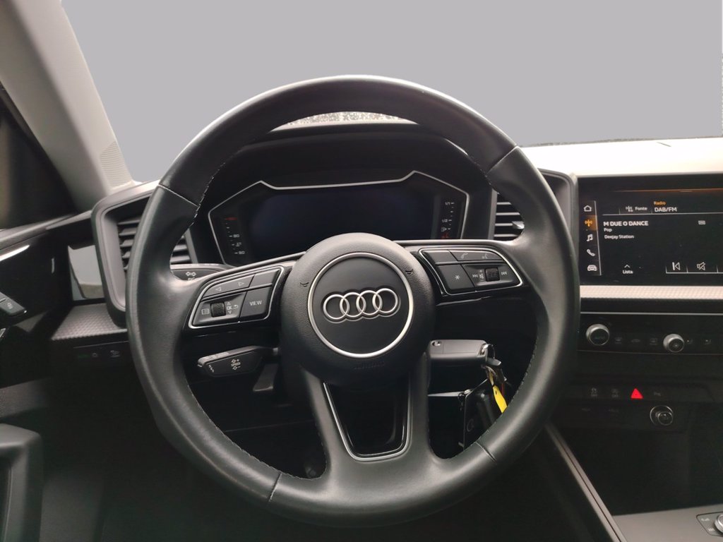 https://cdn-sm.caraffinity.it/images/vehicles/4692116/8/large
