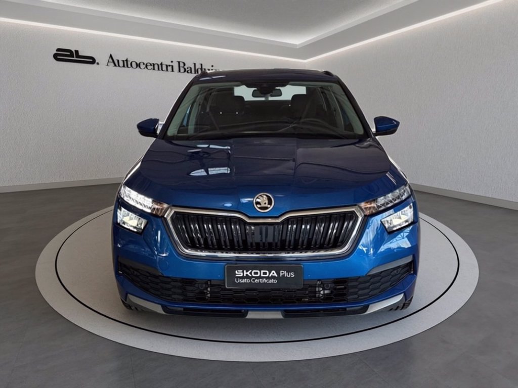 https://cdn-sm.caraffinity.it/images/vehicles/4693592/1/large