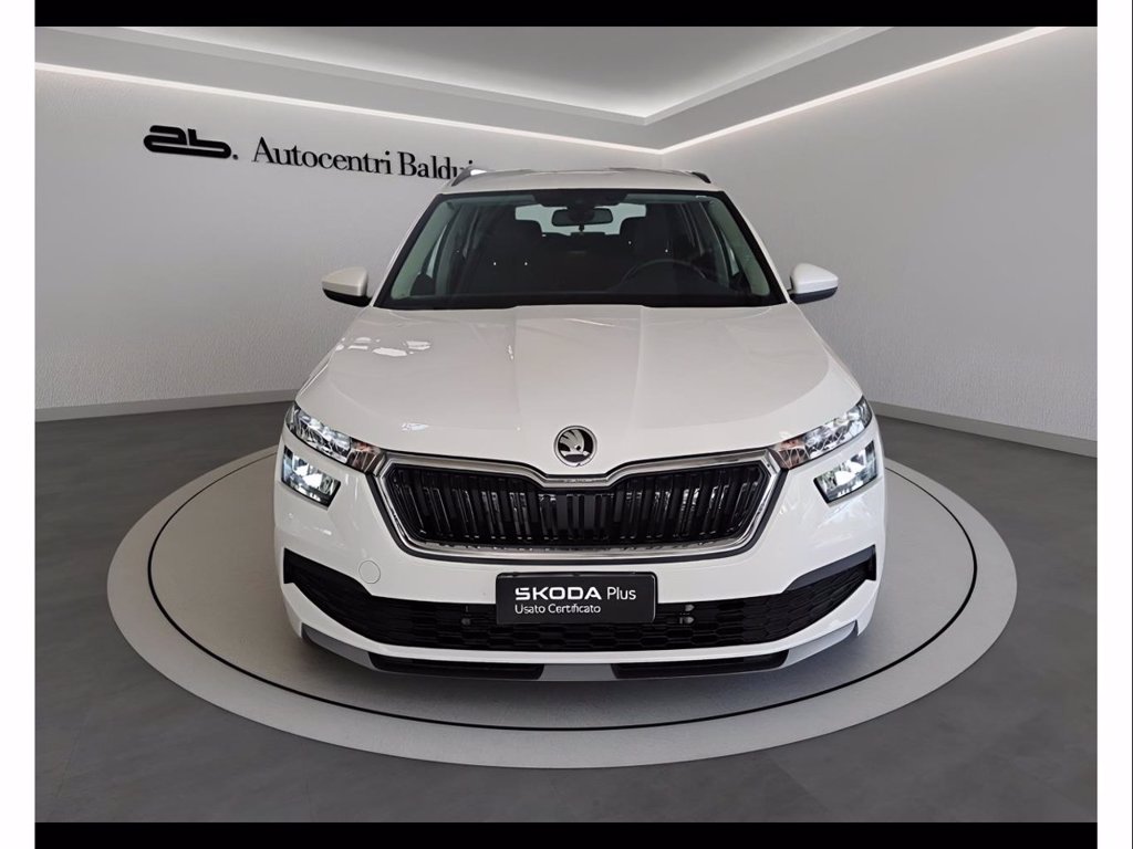 https://cdn-sm.caraffinity.it/images/vehicles/4693596/1/large