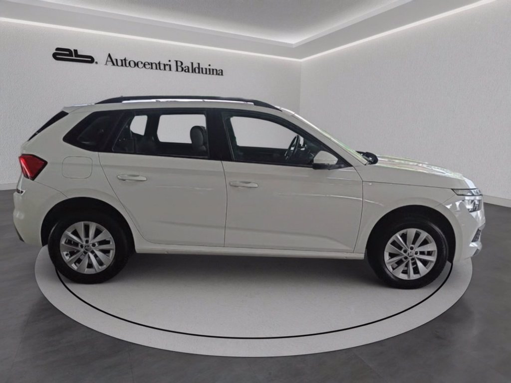 https://cdn-sm.caraffinity.it/images/vehicles/4693596/2/large