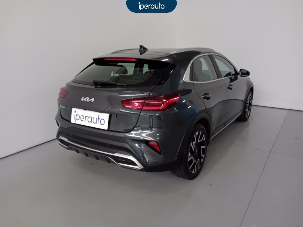 https://cdn-sm.caraffinity.it/images/vehicles/4695911/3/large