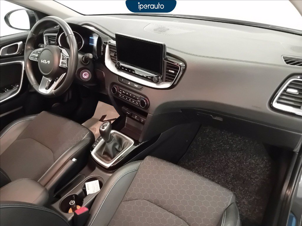 https://cdn-sm.caraffinity.it/images/vehicles/4695911/8/large