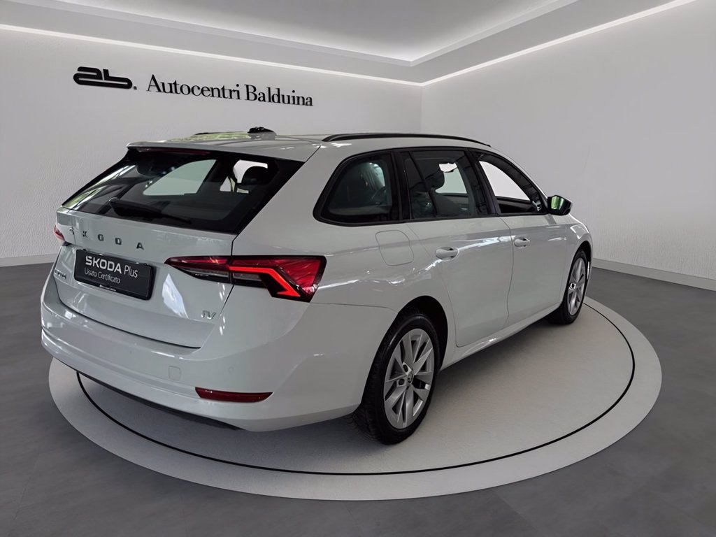 https://cdn-sm.caraffinity.it/images/vehicles/4696069/3/large