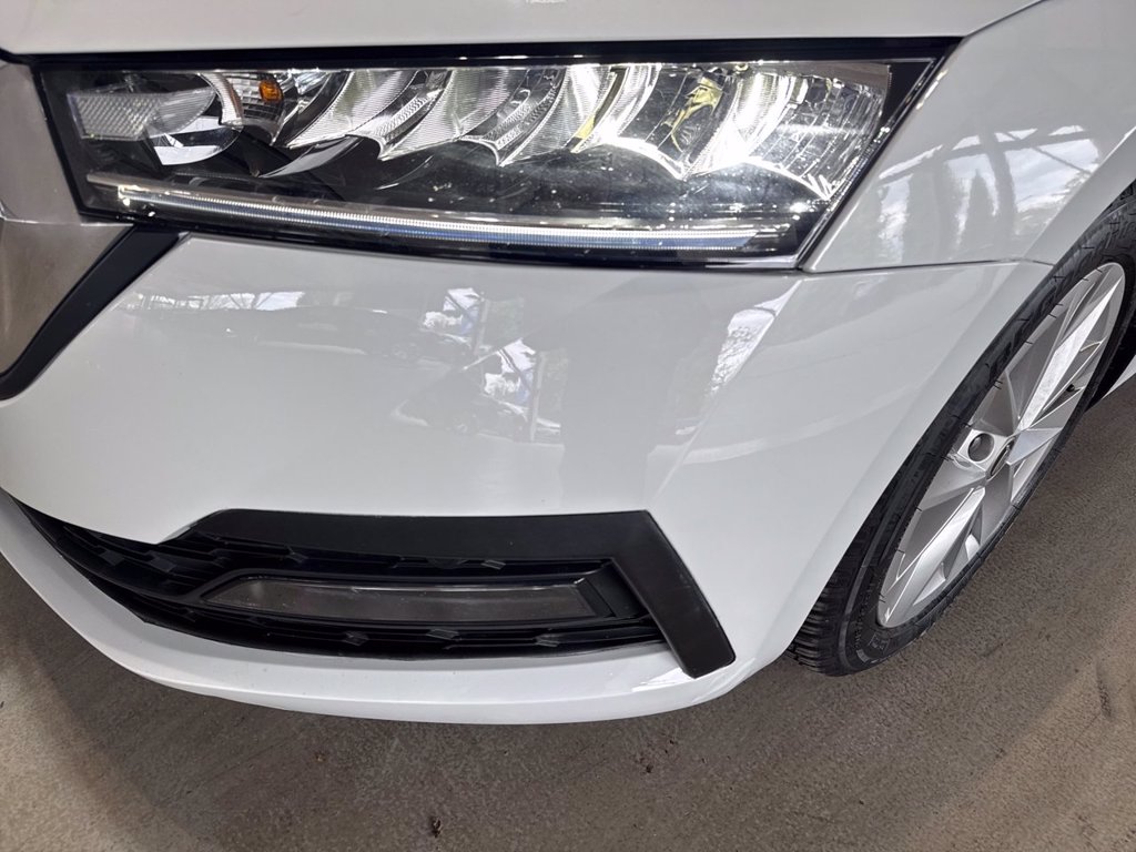 https://cdn-sm.caraffinity.it/images/vehicles/4696069/5/large
