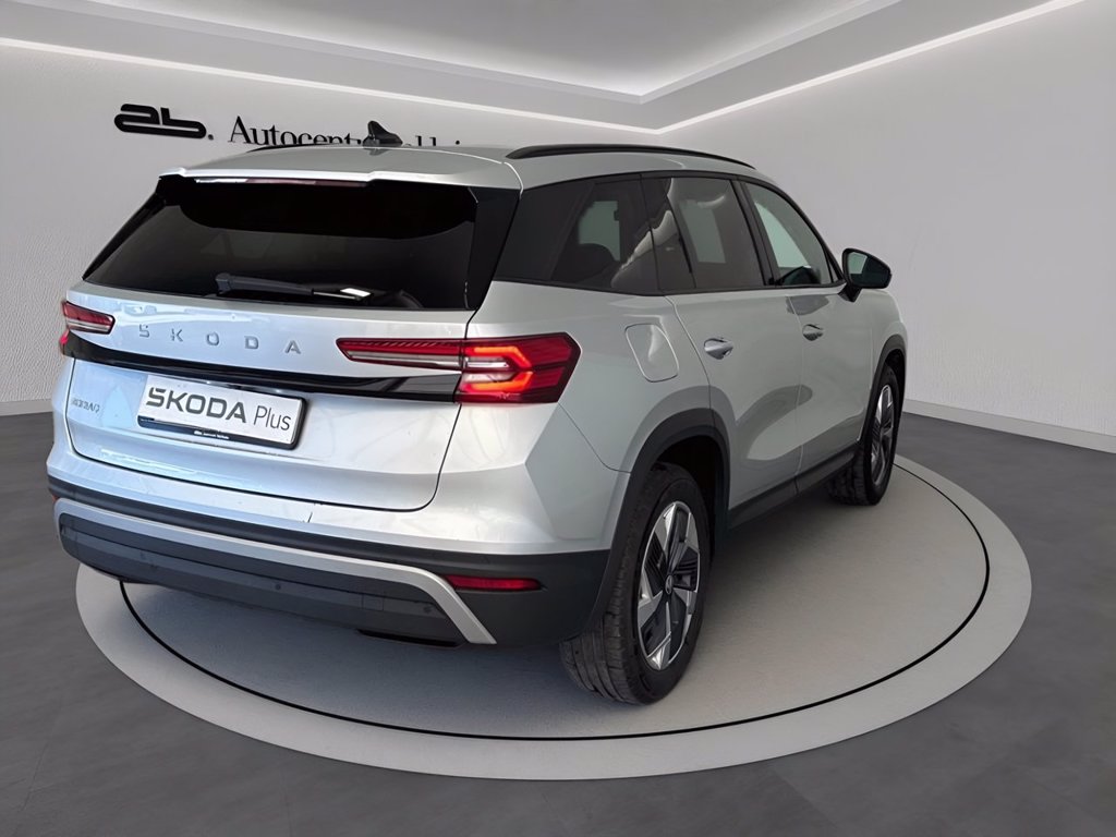https://cdn-sm.caraffinity.it/images/vehicles/4696376/2/large