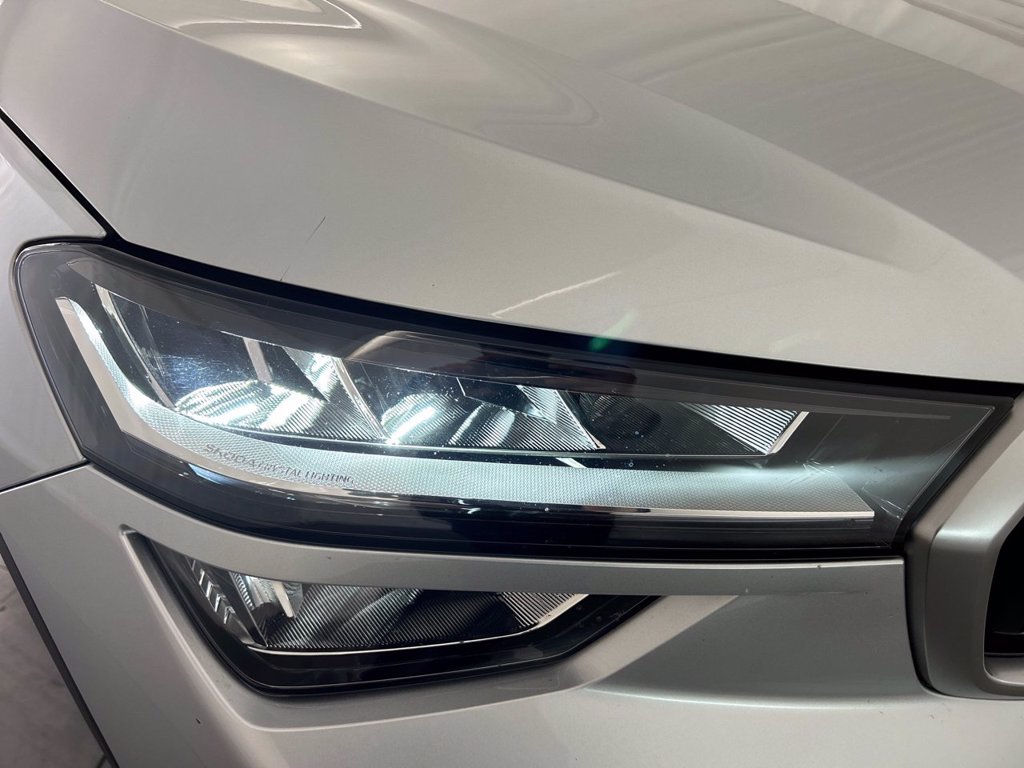 https://cdn-sm.caraffinity.it/images/vehicles/4696376/4/large