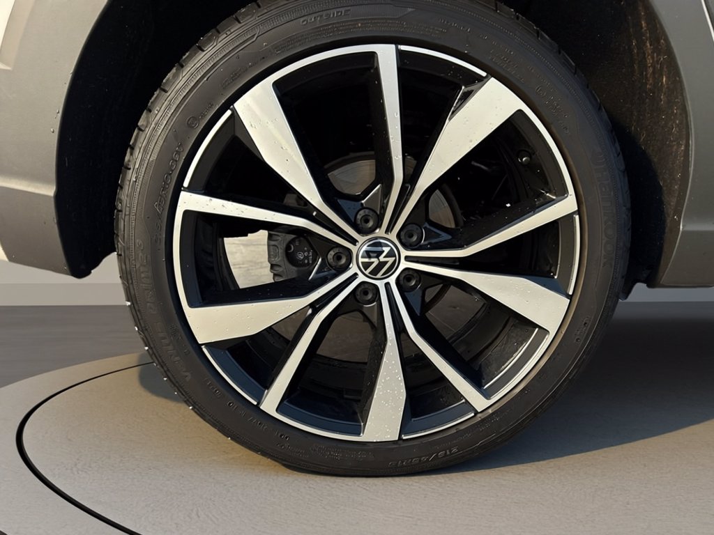 https://cdn-sm.caraffinity.it/images/vehicles/4696647/6/large