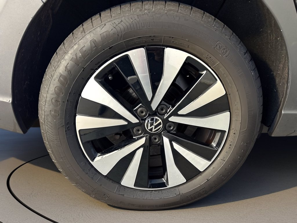 https://cdn-sm.caraffinity.it/images/vehicles/4696652/6/large