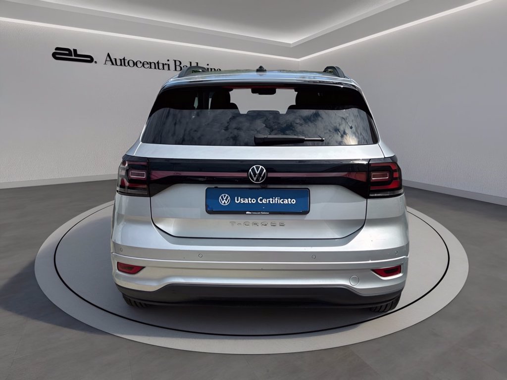 https://cdn-sm.caraffinity.it/images/vehicles/4697972/3/large