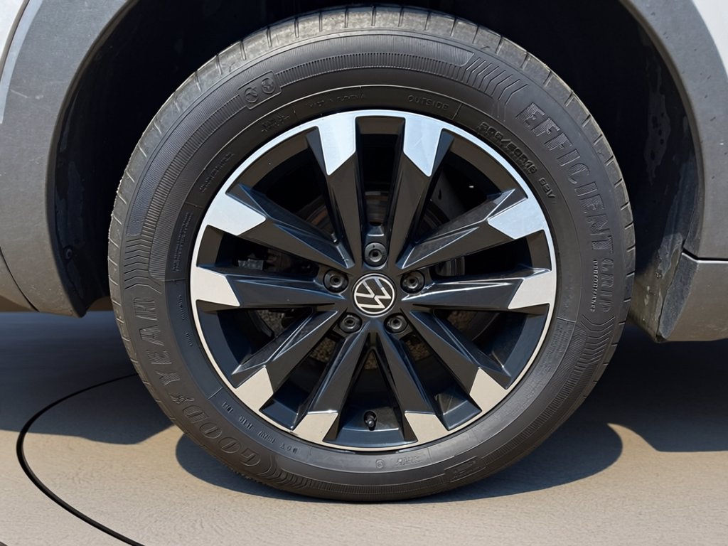 https://cdn-sm.caraffinity.it/images/vehicles/4697972/5/large