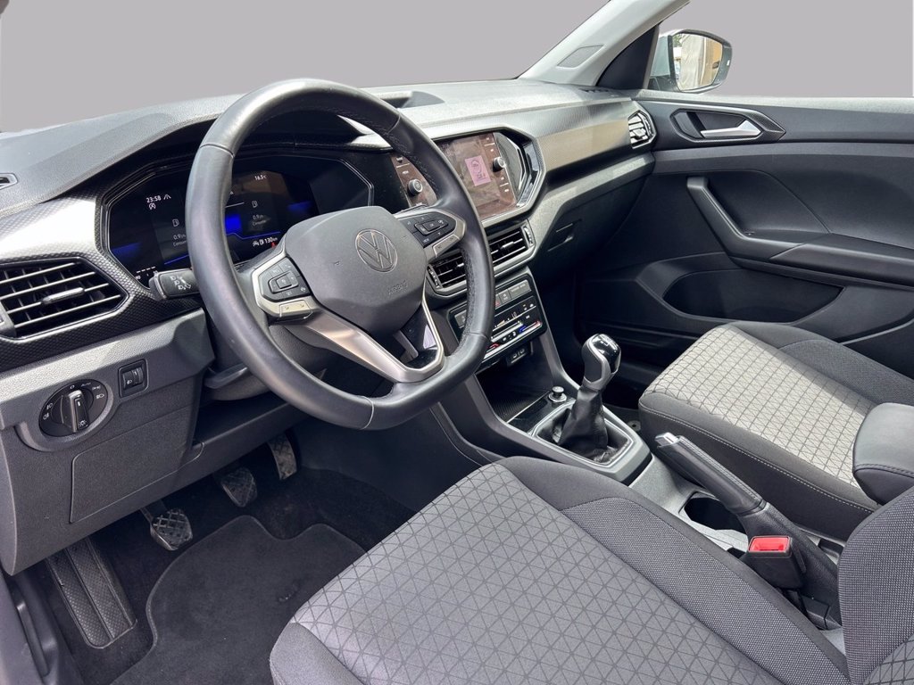 https://cdn-sm.caraffinity.it/images/vehicles/4697972/8/large