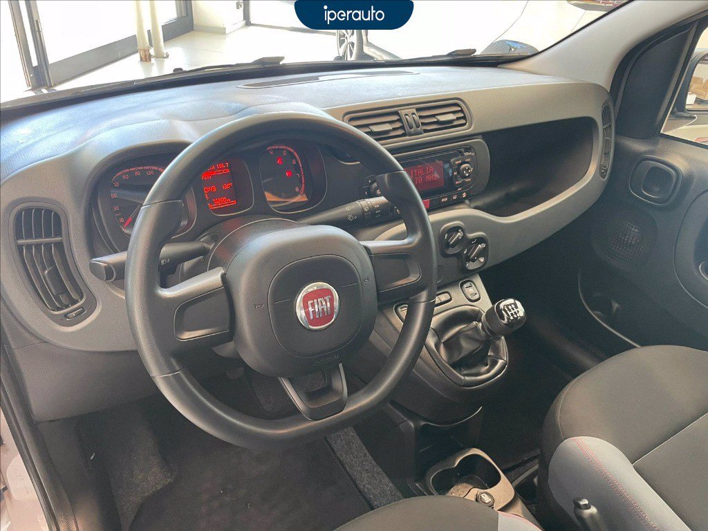 https://cdn-sm.caraffinity.it/images/vehicles/4698365/8/large