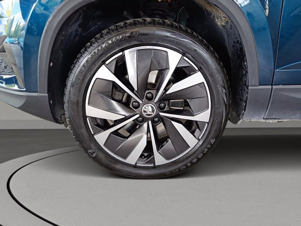 https://cdn-sm.caraffinity.it/images/vehicles/4699347/6/large