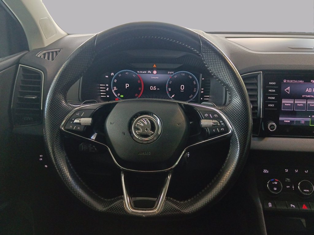 https://cdn-sm.caraffinity.it/images/vehicles/4699347/8/large
