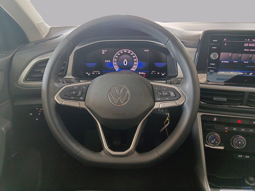 https://cdn-sm.caraffinity.it/images/vehicles/4699348/8/large