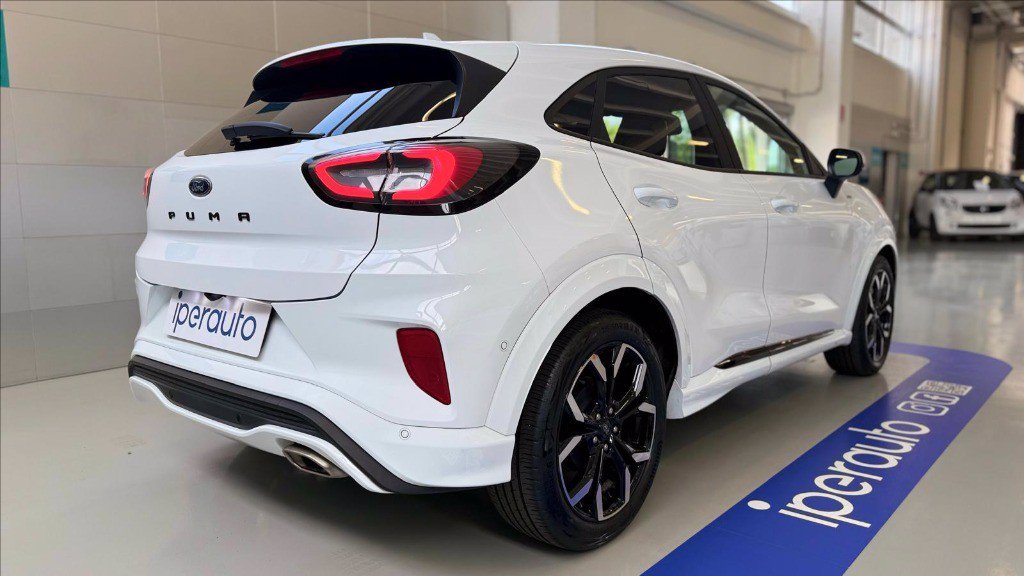 https://cdn-sm.caraffinity.it/images/vehicles/4701031/5/large