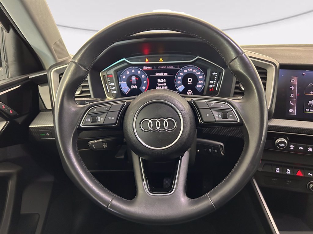 https://cdn-sm.caraffinity.it/images/vehicles/4701734/6/large