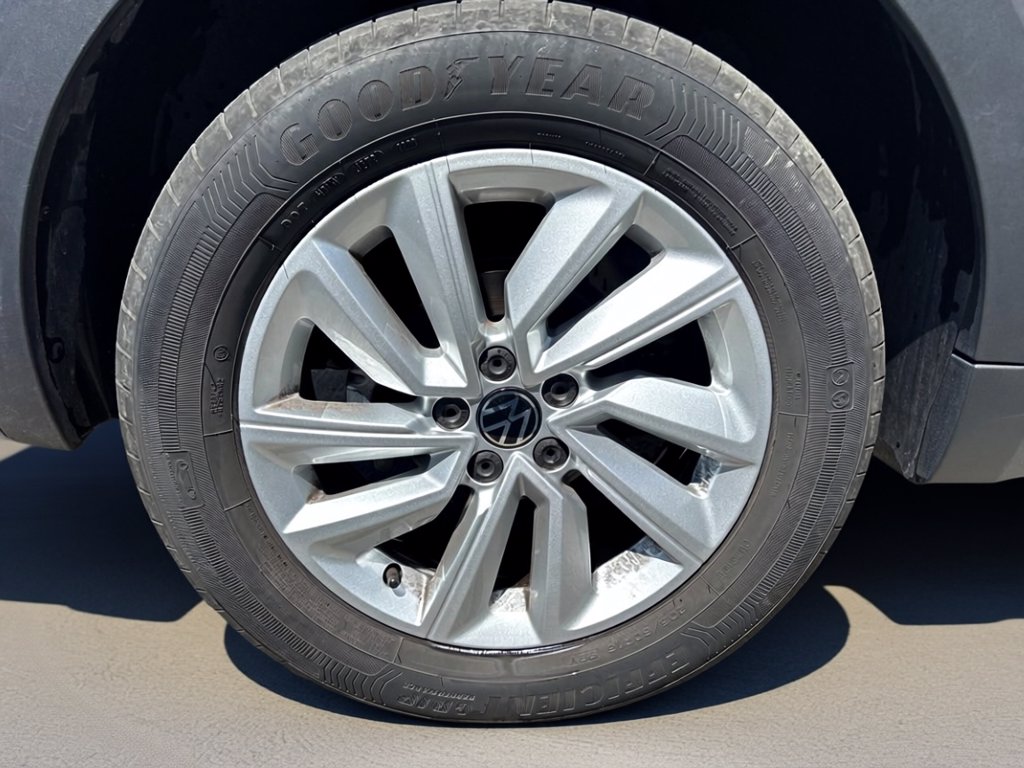 https://cdn-sm.caraffinity.it/images/vehicles/4702657/6/large
