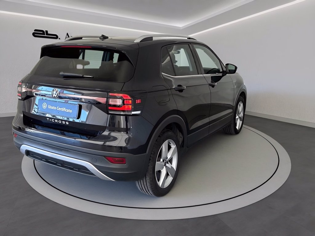 https://cdn-sm.caraffinity.it/images/vehicles/4703941/3/large