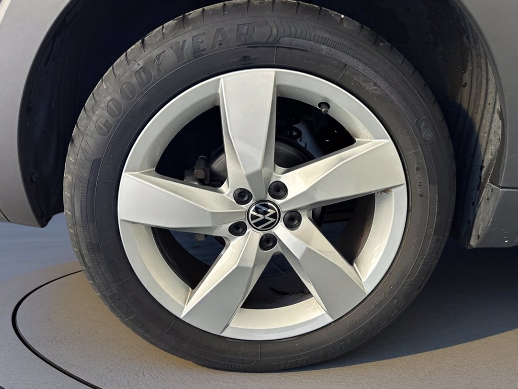 https://cdn-sm.caraffinity.it/images/vehicles/4703941/6/large