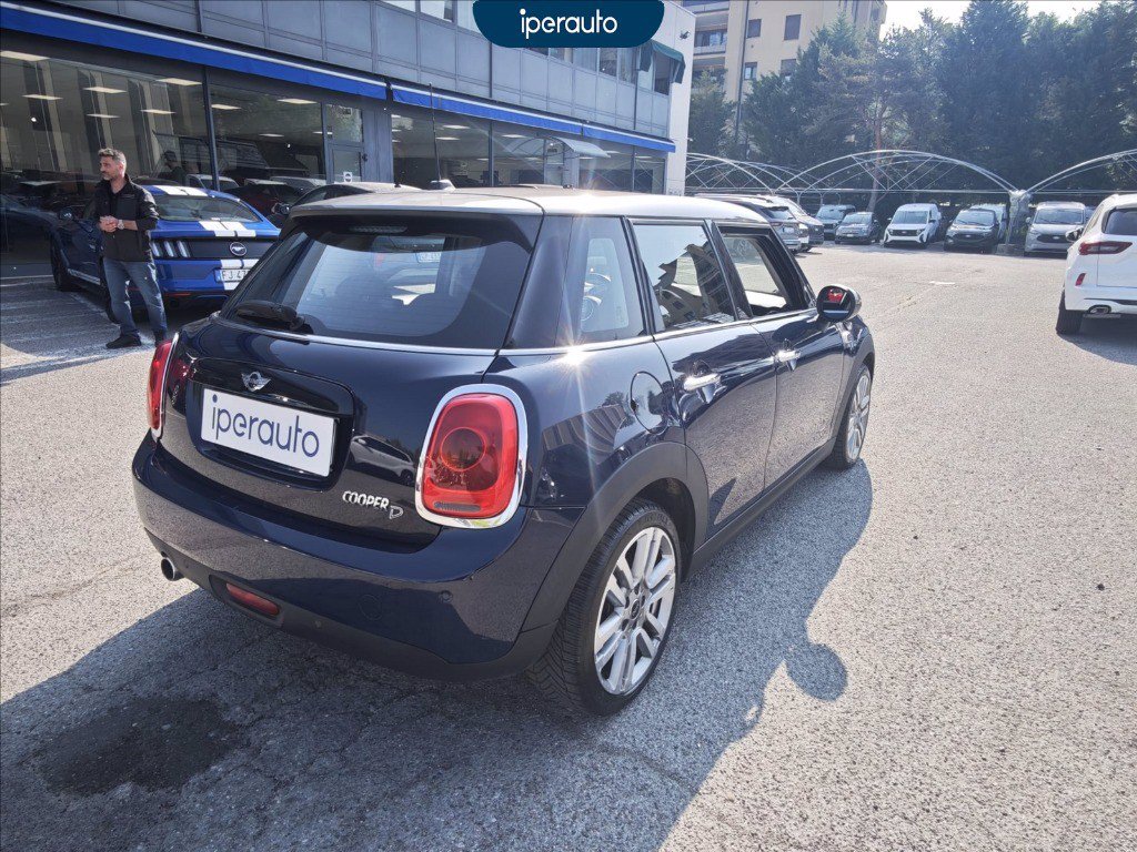 https://cdn-sm.caraffinity.it/images/vehicles/4704475/2/large