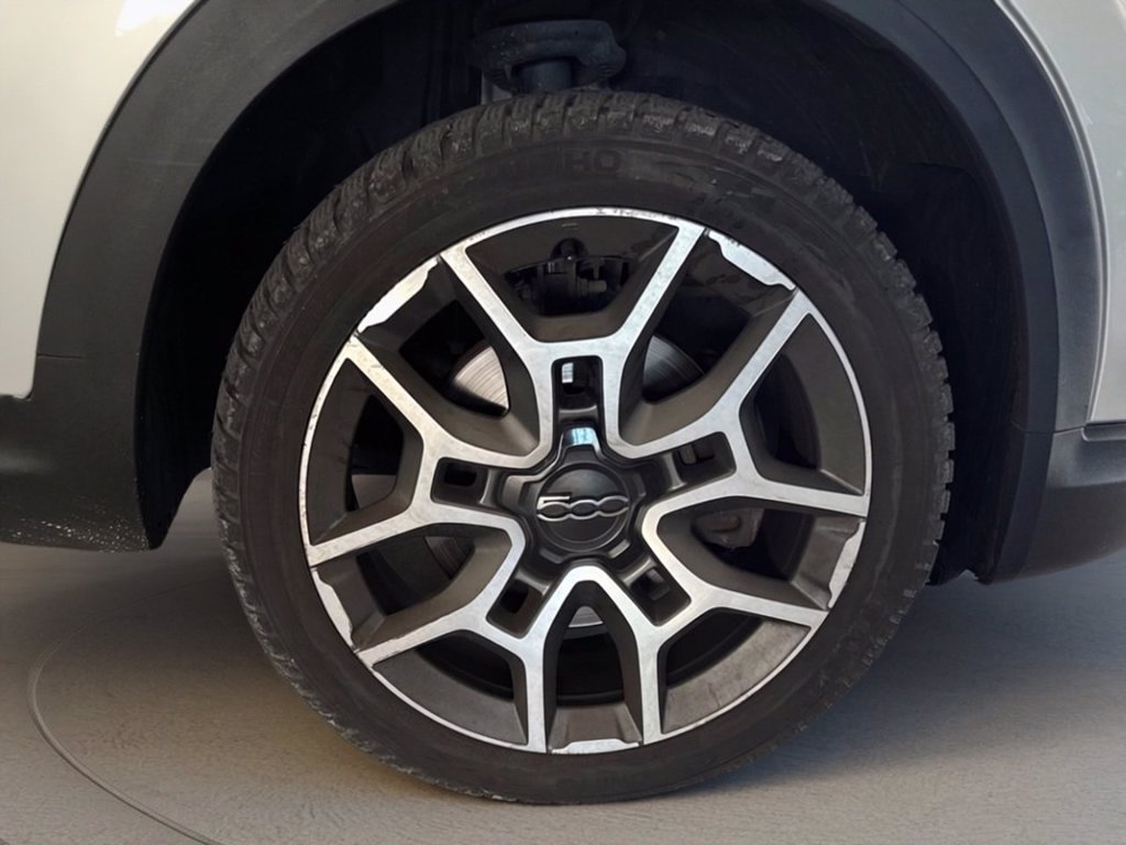 https://cdn-sm.caraffinity.it/images/vehicles/4705488/6/large