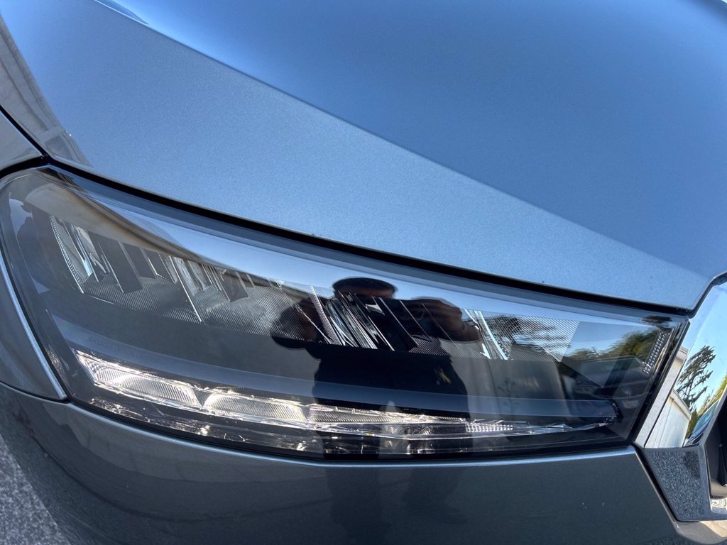 https://cdn-sm.caraffinity.it/images/vehicles/4705490/5/large