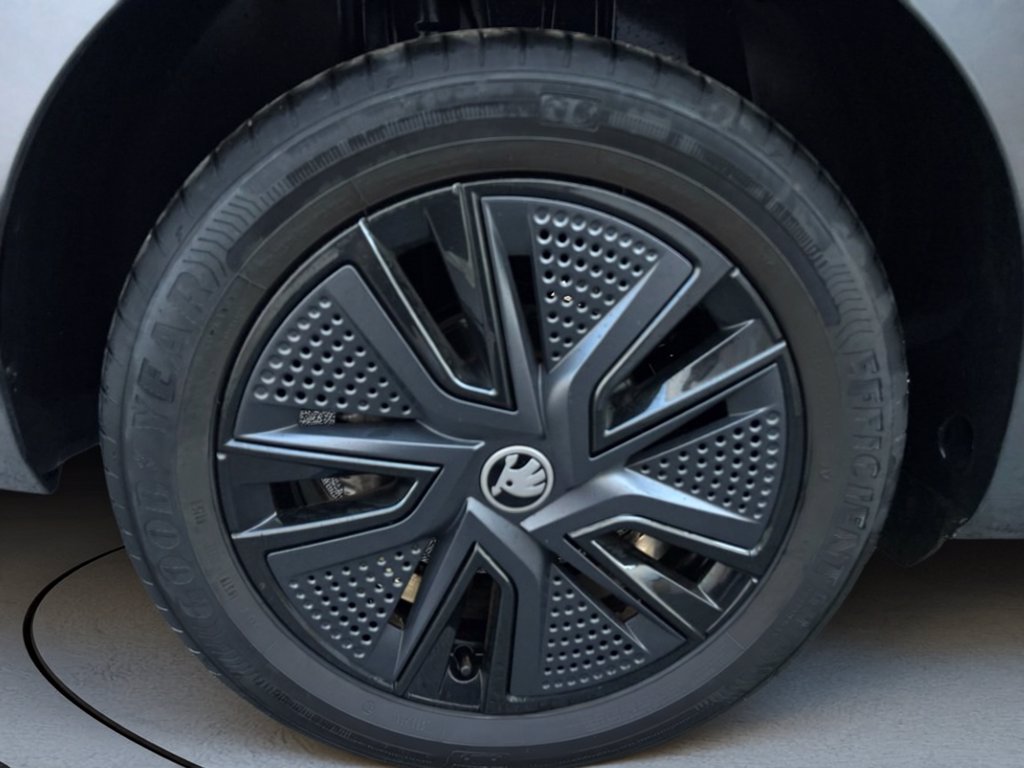 https://cdn-sm.caraffinity.it/images/vehicles/4705490/6/large