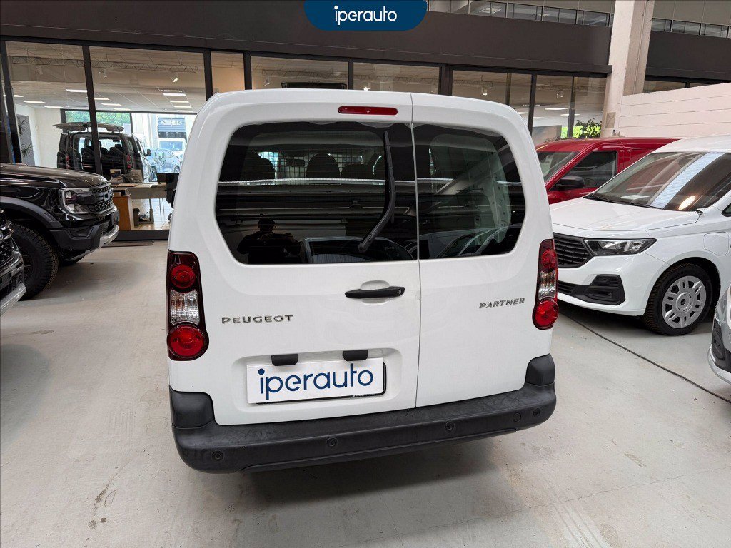 https://cdn-sm.caraffinity.it/images/vehicles/4705753/5/large